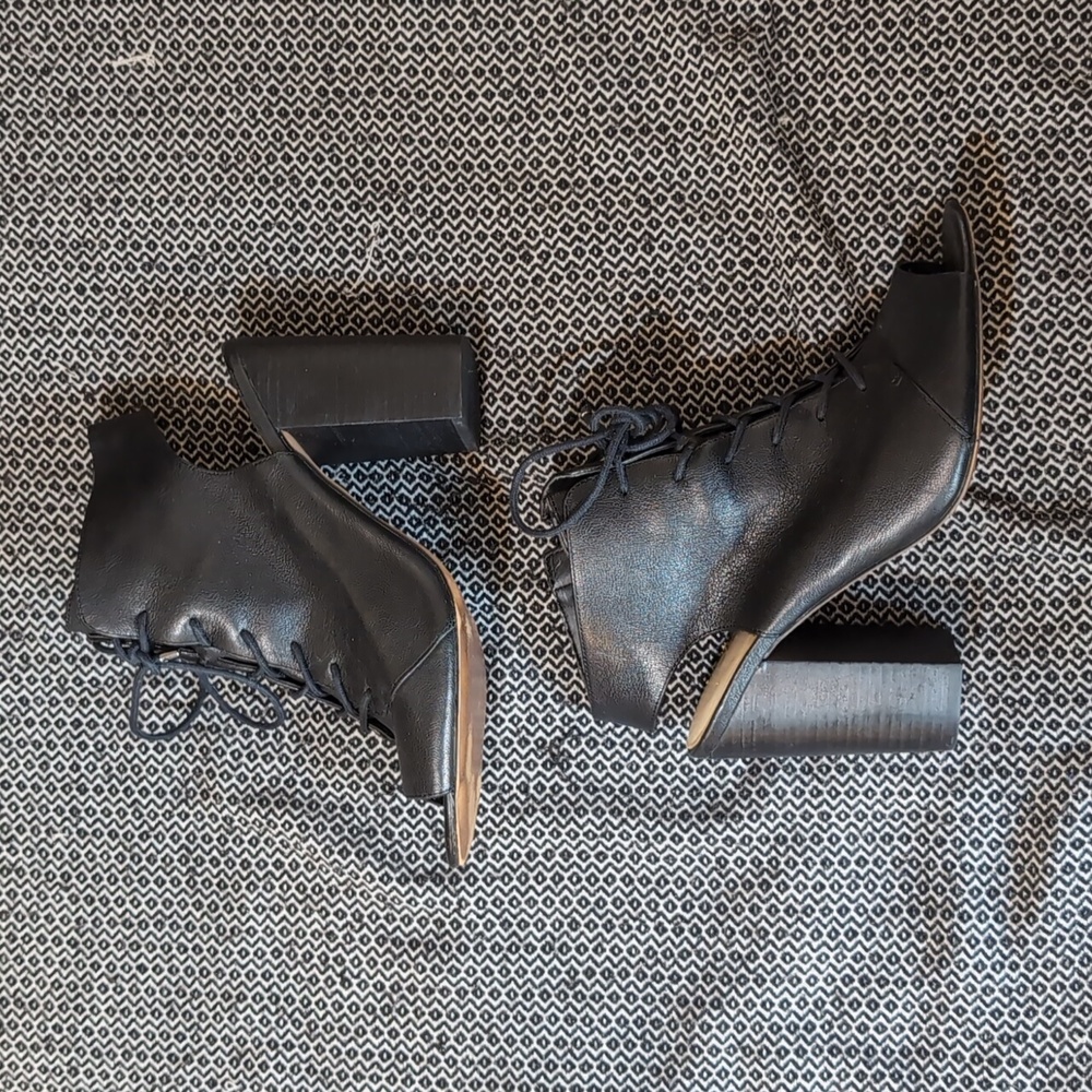 Jessica Simpson | lace up block heel leather peep toe bootie